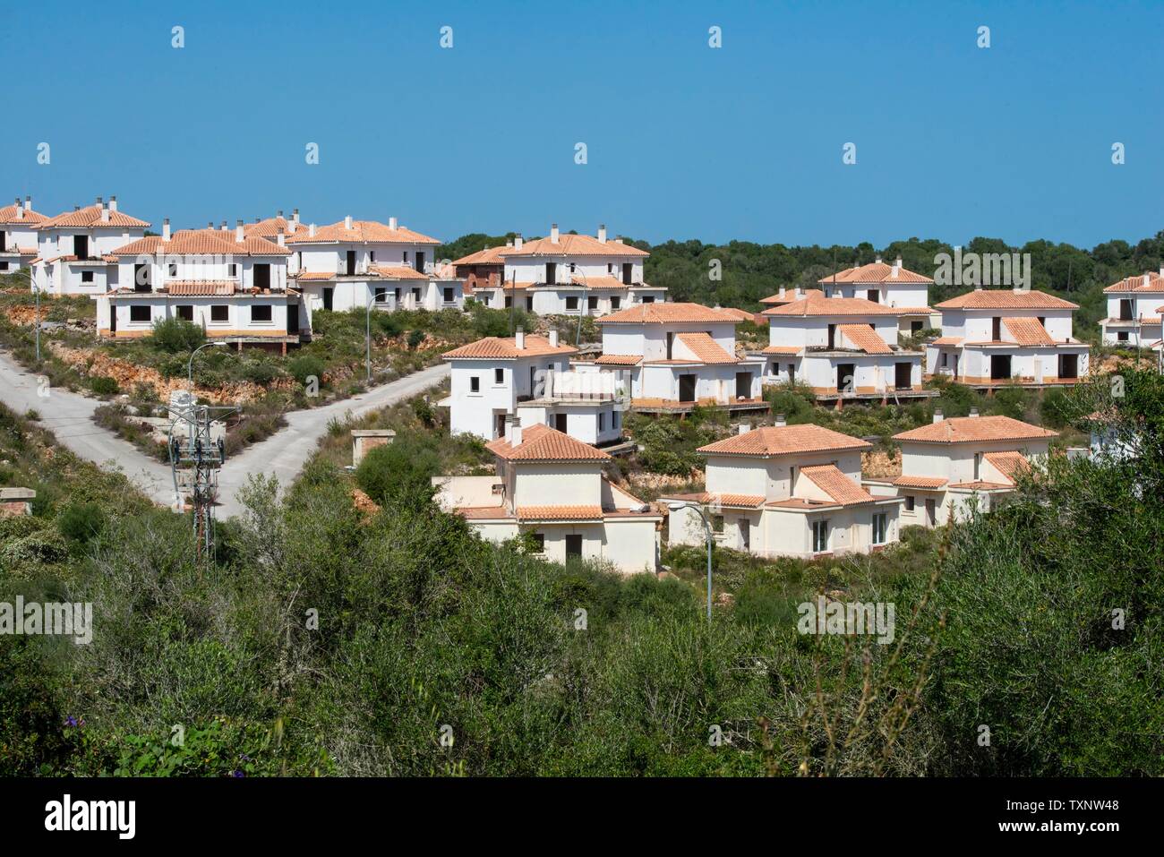 Maiorca, Baleari, Spagna.. Per molti anni l'incompiuta appartement case di Playa Romantica sono lentamente decadere. Foto Stock