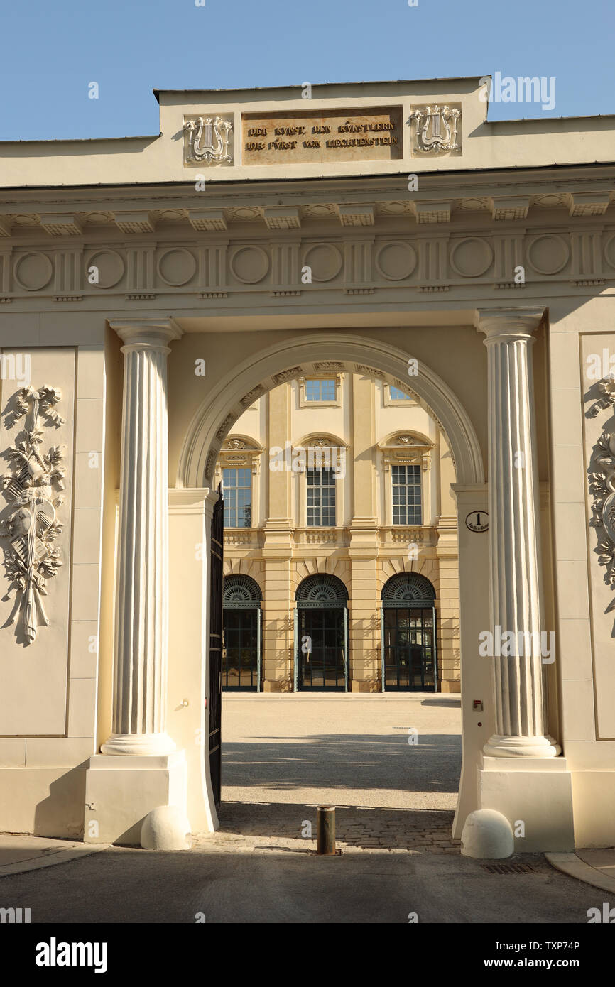 Cancello di ingresso del Palais Liechtenstein, Vienna Foto Stock