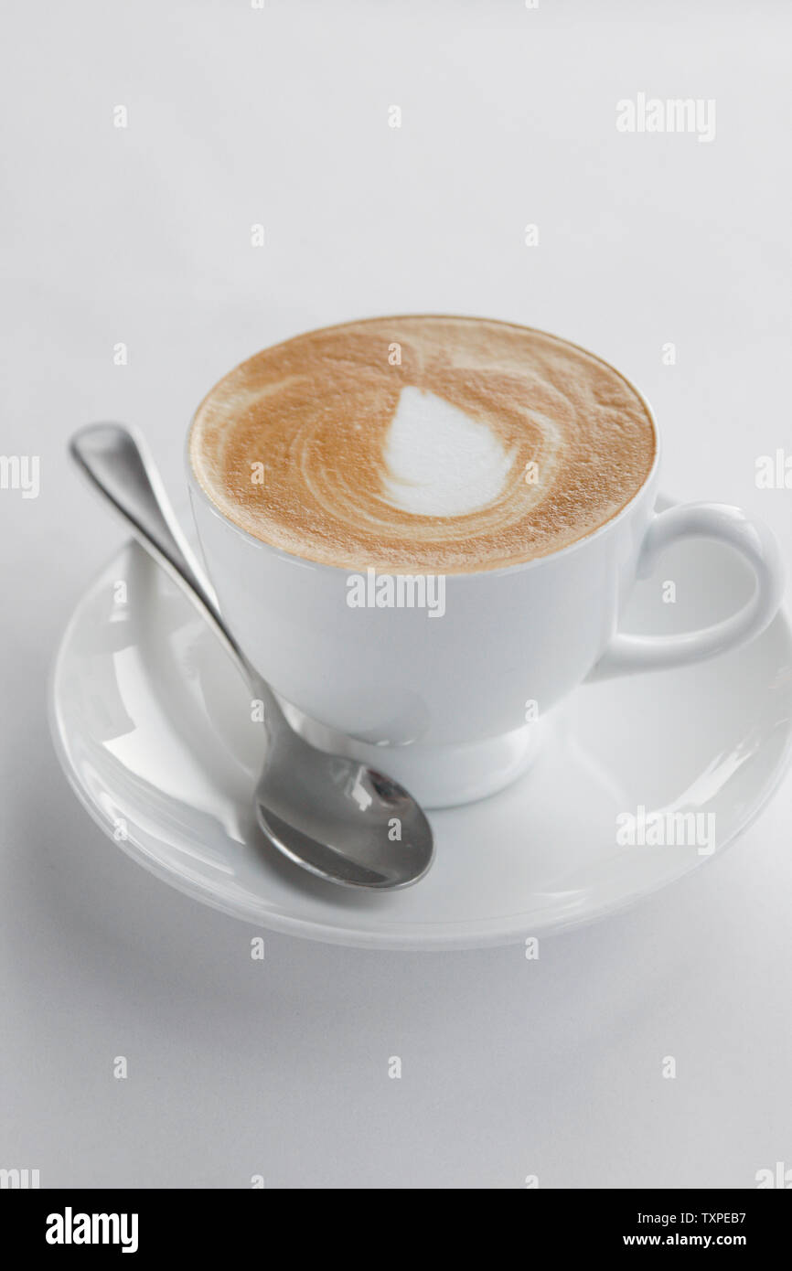 Cappuccino, caffè latte, caffè latte, melange o piatto bianco caffè a seconda di dove siete nel mondo. Foto Stock