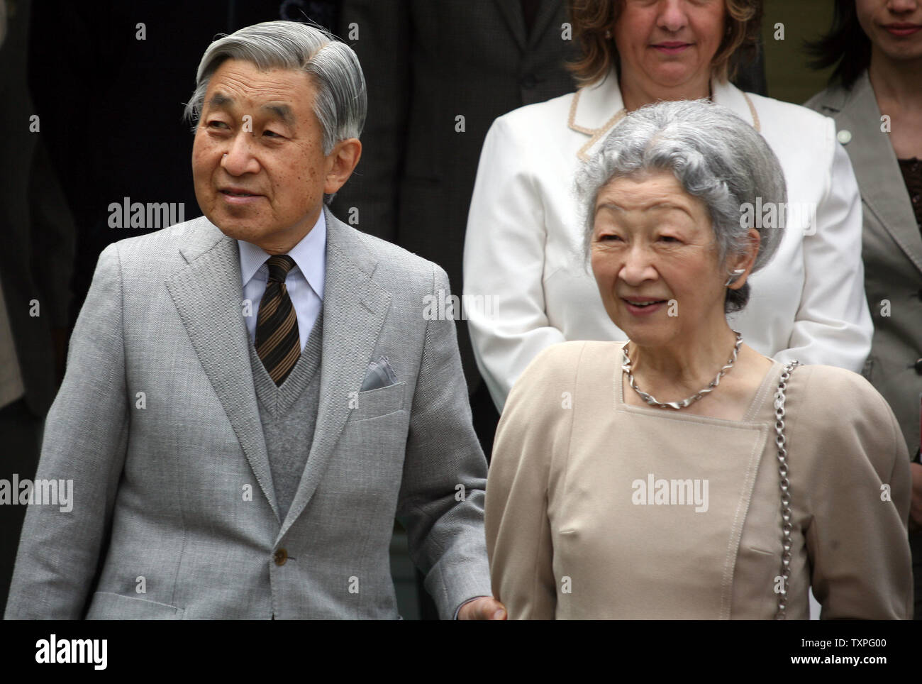 L'imperatore Akihito e Michiko imperatrice del Giappone arriva alla Kingsmere Estate su luglio 4, 2009 in Gatineau, Quebec. La coppia imperiale si è recato in visita in Canada per contrassegnare l'ottantesimo anniversario delle relazioni diplomatiche tra il Canada e il Giappone. Il Kingsmere Station Wagon è la residenza dell ex il primo ministro canadese William Lyon Mackenzie King ed è un sito storico nazionale in Gatineau Park. (UPI foto/Grazia Chiu) Foto Stock