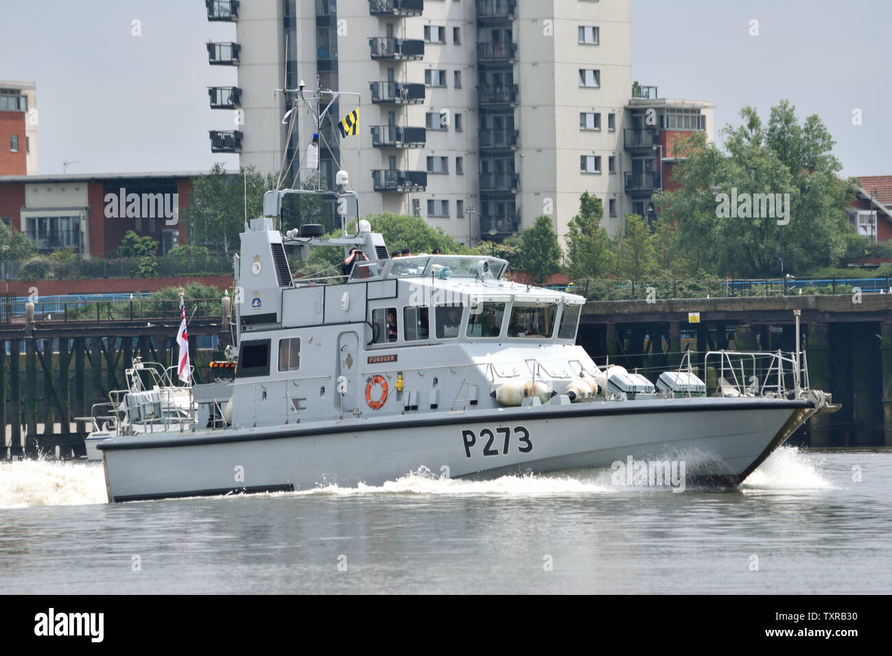 HMS inseguitore, un arciere di classe P2000 imbarcazione di pattuglia, di Glasgow e Università di Strathclyde Royal unità navale sul fiume Tamigi a Londra Foto Stock