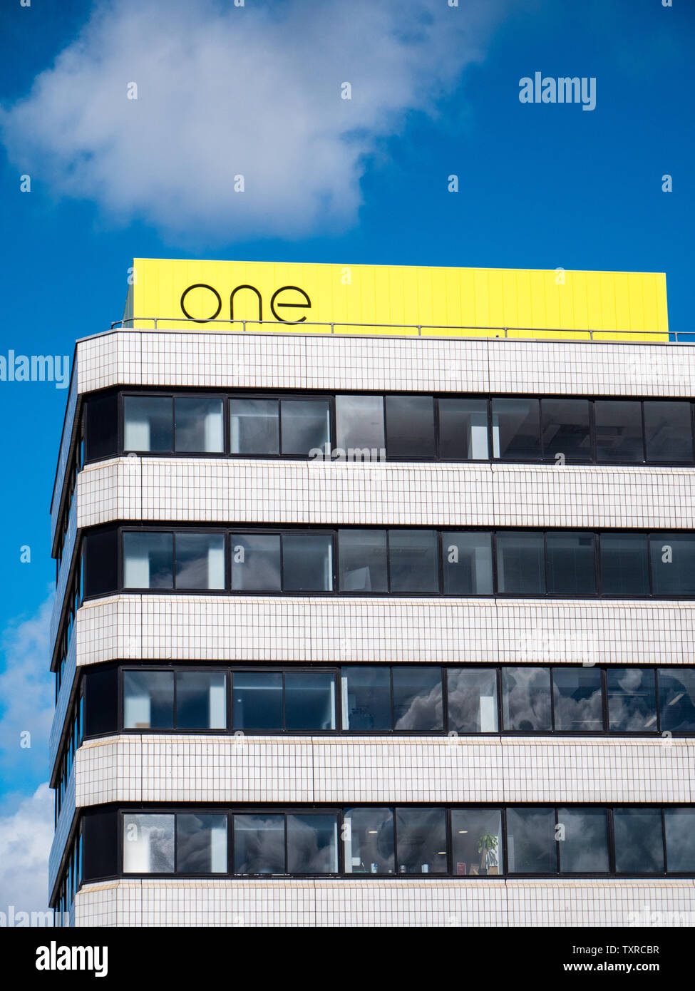 Una Station Square, Bracknell, Berkshire, Inghilterra, Regno Unito, GB. Foto Stock