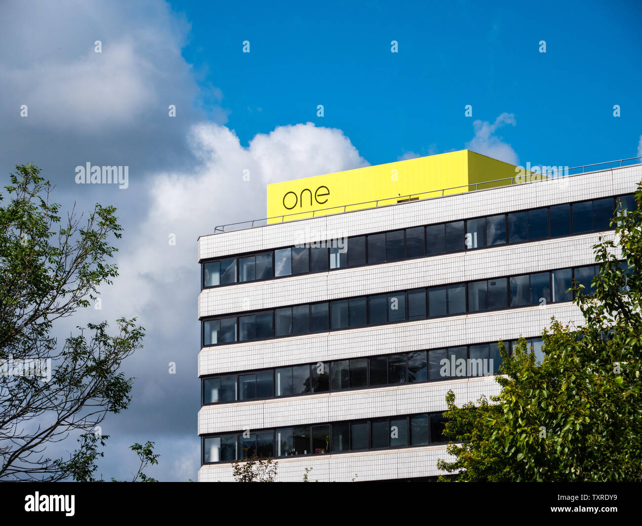 Una Station Square, Bracknell, Berkshire, Inghilterra, Regno Unito, GB. Foto Stock