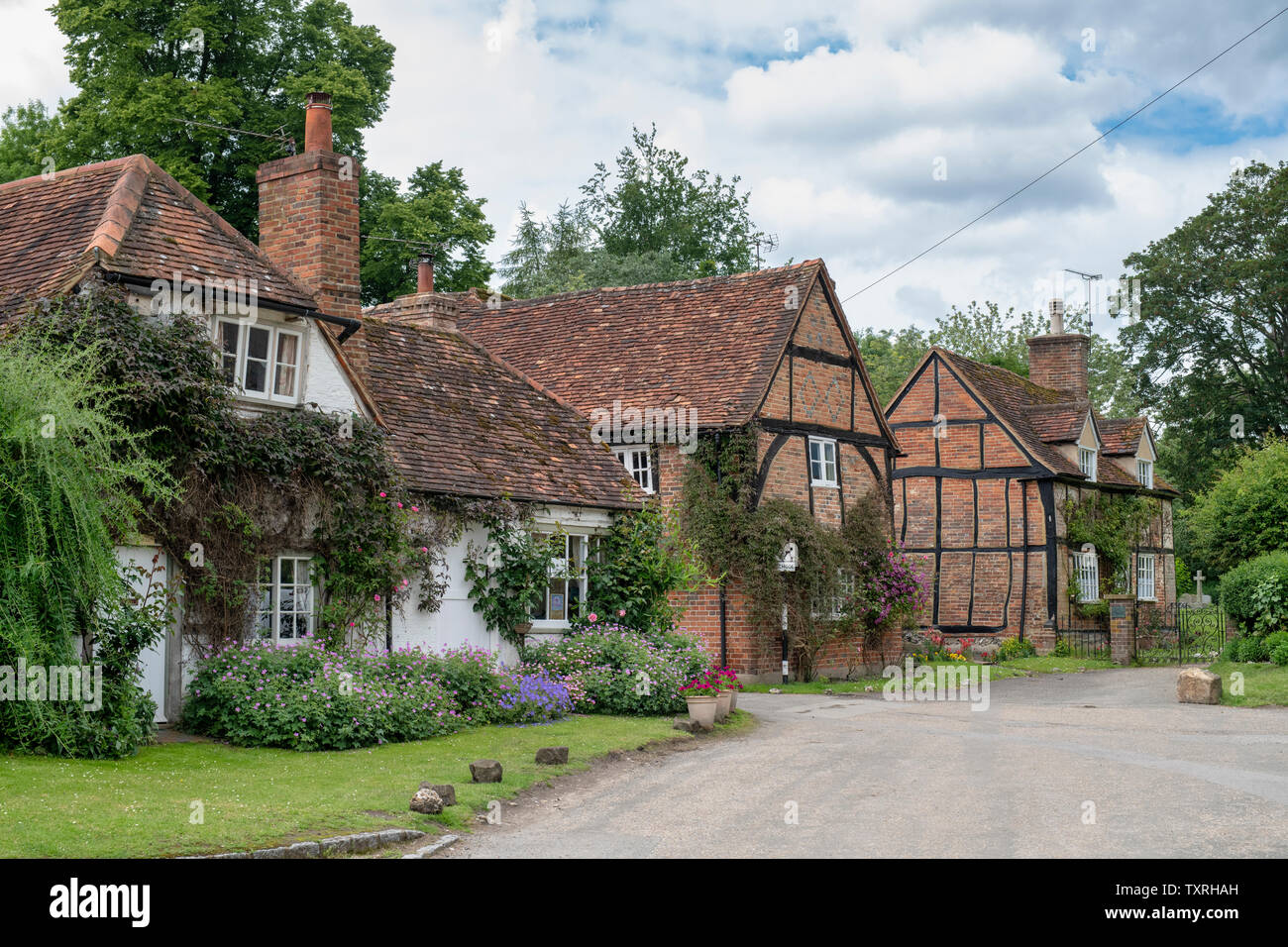 Periodo cottages di Turville villaggio in Chilterns. Buckinghamshire, Inghilterra. Foto Stock