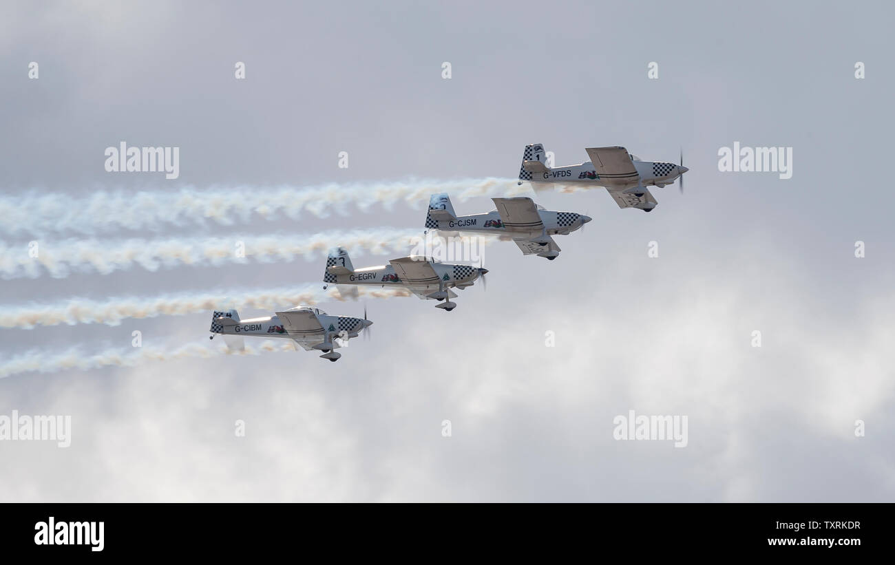 Weston-Super-Mare, Regno Unito. Il 22 giugno, 2019. Il team di Raven display aria accelerando attraverso l'aria al Weston Air Festival 2019, Weston-super-Mare. Credito: Lee Hudson Foto Stock