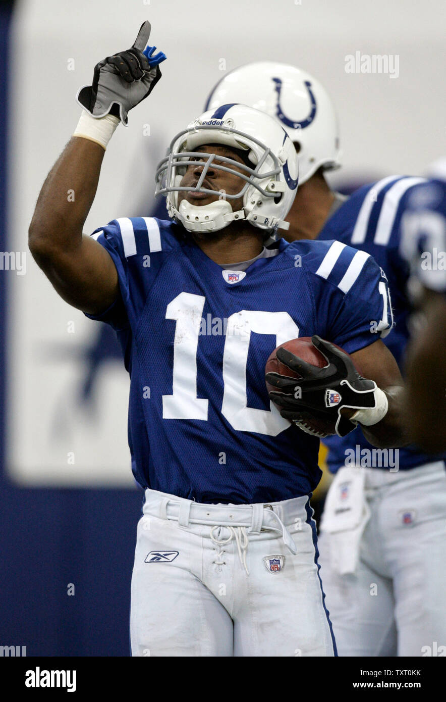 Indianapolis Colts punt returner Terrence Wilkins (10) festeggia un ritorno per un touchdown contro Jacksonville Jaguars al RCA Dome di Indianapolis il 17 settembre 2006. (UPI foto/Mark Cowan) Foto Stock