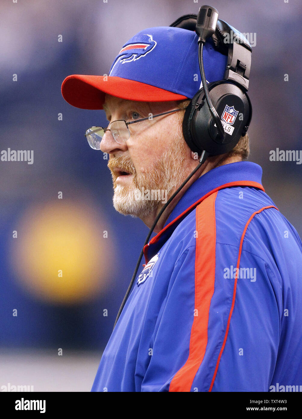 Buffalo Bills head coach Chan Gailey durante il primo trimestre del loro gioco contro gli Indianapolis Colts a Lucas Oil Stadium di Indianapolis,., 25 novembre 2012. UPI /Mark Cowan Foto Stock