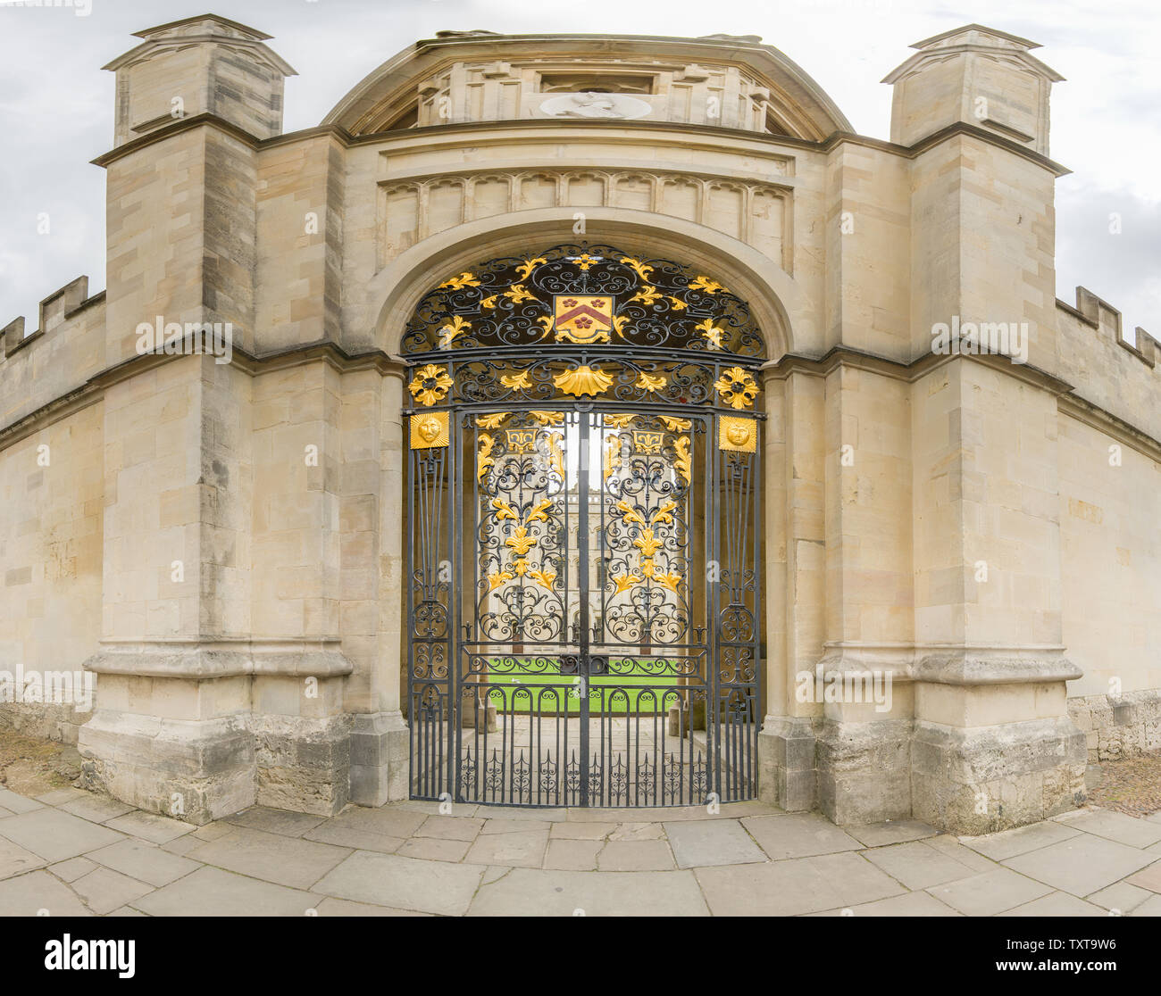 Ingresso laterale e la facciata esterna di tutte le anime College, Oxford University, opposta la Radcliffe Camera e la libreria Bodliean, e accanto a St Mary Foto Stock