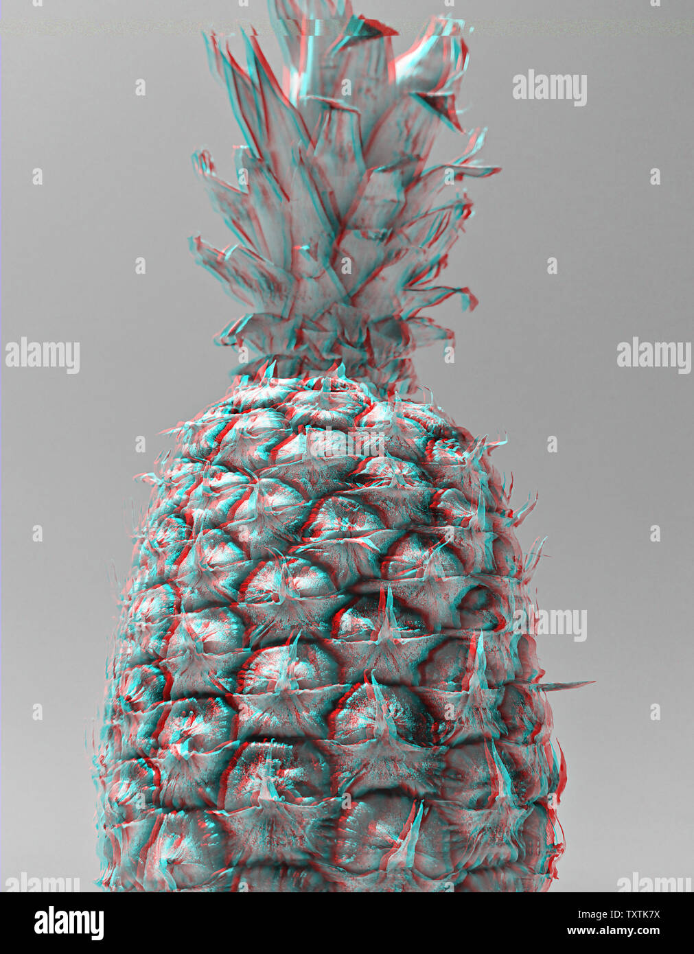 Abstract in bianco e nero ananas con segnale digitale effetti spuri. Surreale stile minimalista Foto Stock