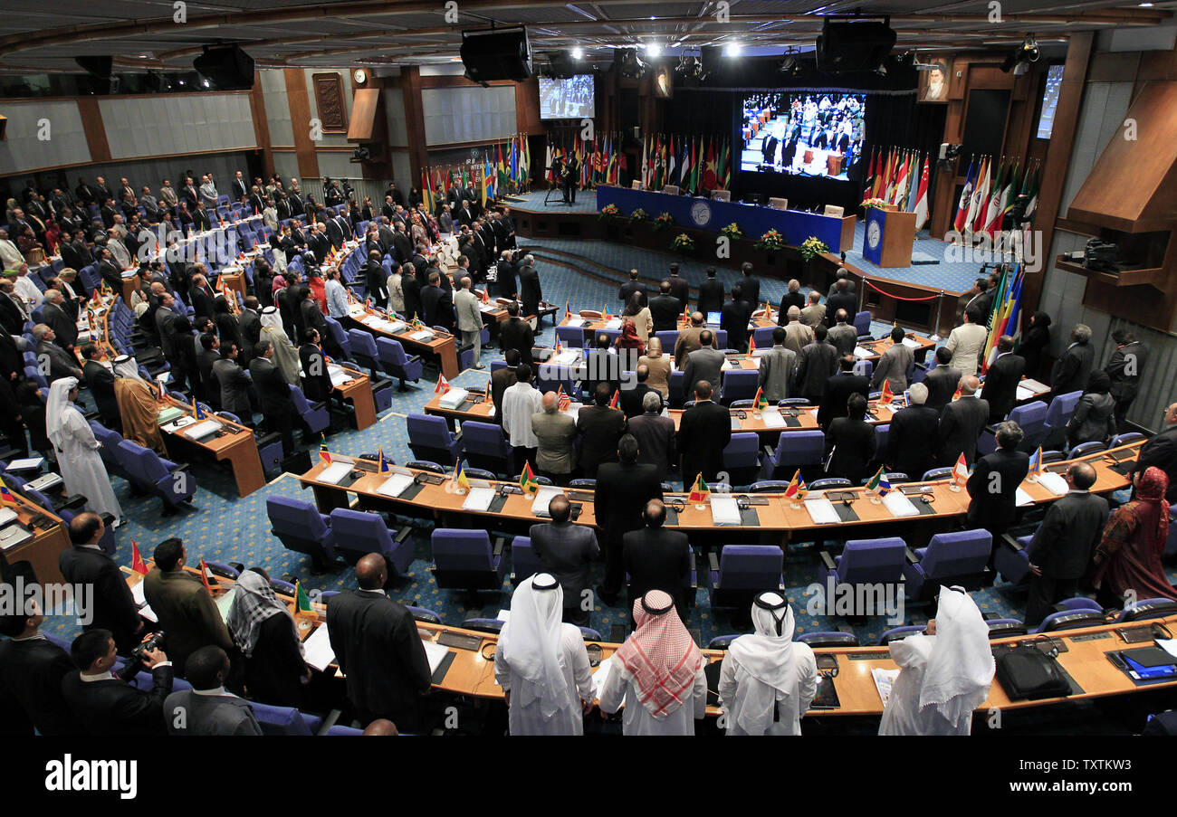 Vista generale del Movimento dei Non Allineati summit a Tehran, Iran il 26 agosto 2012. Ministro degli Esteri iraniano Salehi Ali-Akbar detto alla cerimonia di apertura del Nam che il 120 NAM gli Stati membri dovrebbero aiutare a fermare le sanzioni delle Nazioni Unite che sono state applicate contro l'Iran, e che il mondo dovrebbe essere libero di armi nucleari. Il XVI NAM Summit si terrà a Teheran dal mese di agosto 26-31. UPI/Maryam Rahmanian Foto Stock