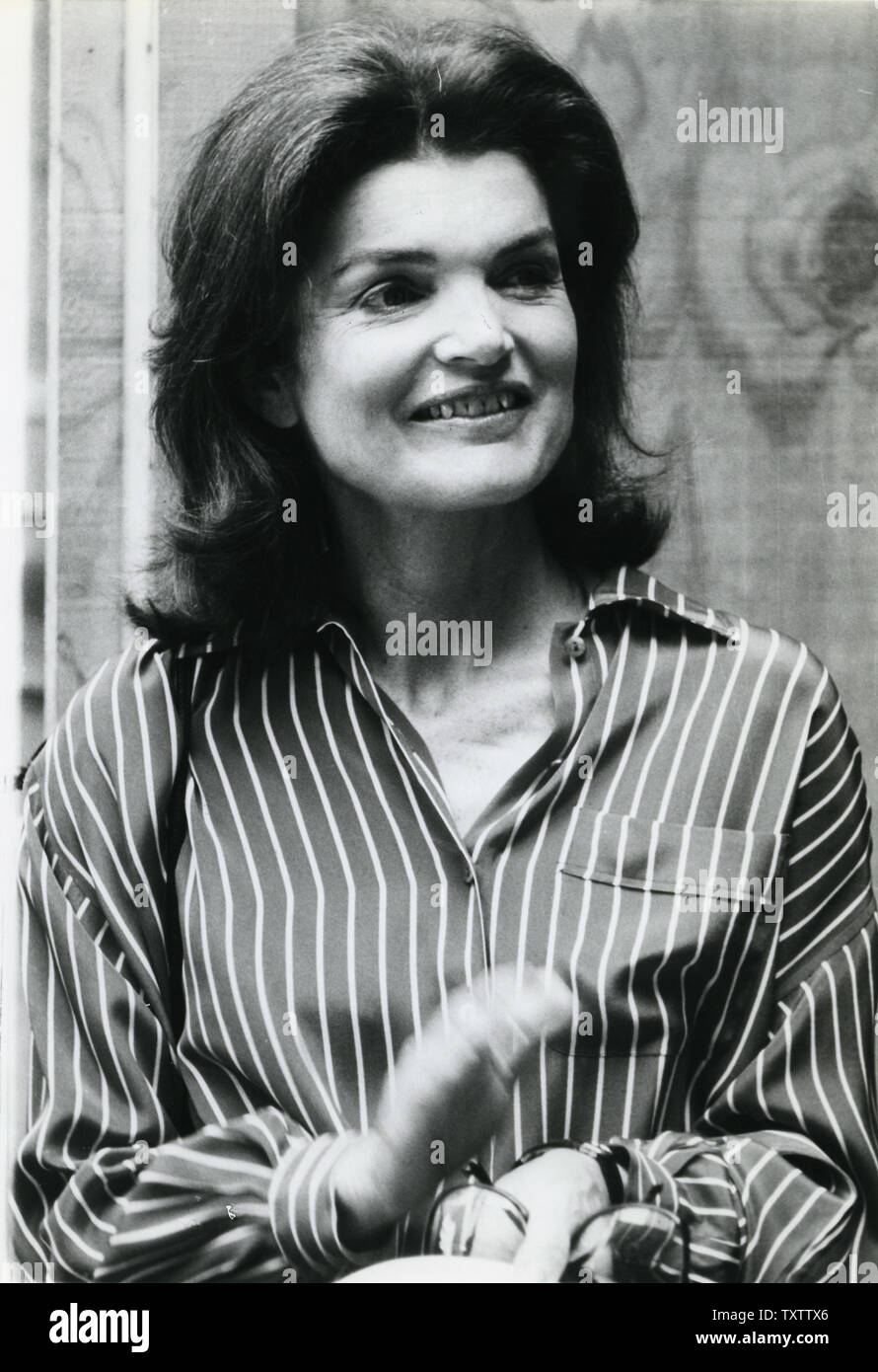Jacqueline Kennedy Onassis è visto in un Giugno 21, 1979 foto in New York City. UPI Foto Stock