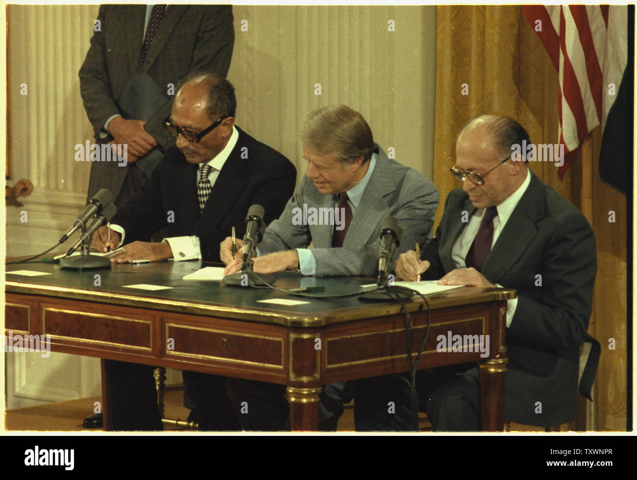 Anwar Sadat, Jimmy Carter Menachem Begin ad accordi di Camp David Cerimonia  di firma Foto stock - Alamy