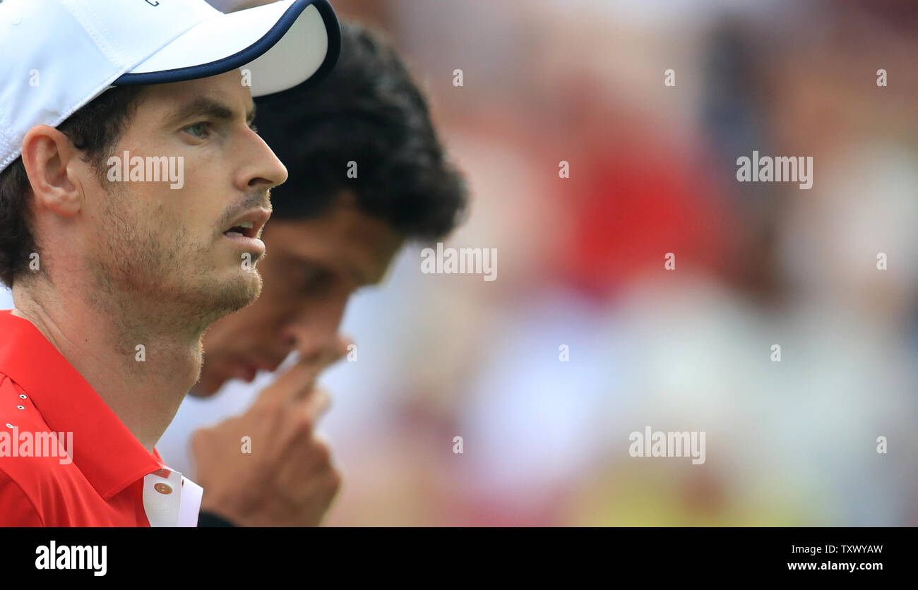 La Gran Bretagna di Andy Murray con il compagno di squadra brasiliano di Marcelo Melo contro Juan Sebastian cavo e Robert Farah durante il giorno tre della natura internazionale della valle in Devonshire Park, Eastbourne. Foto Stock