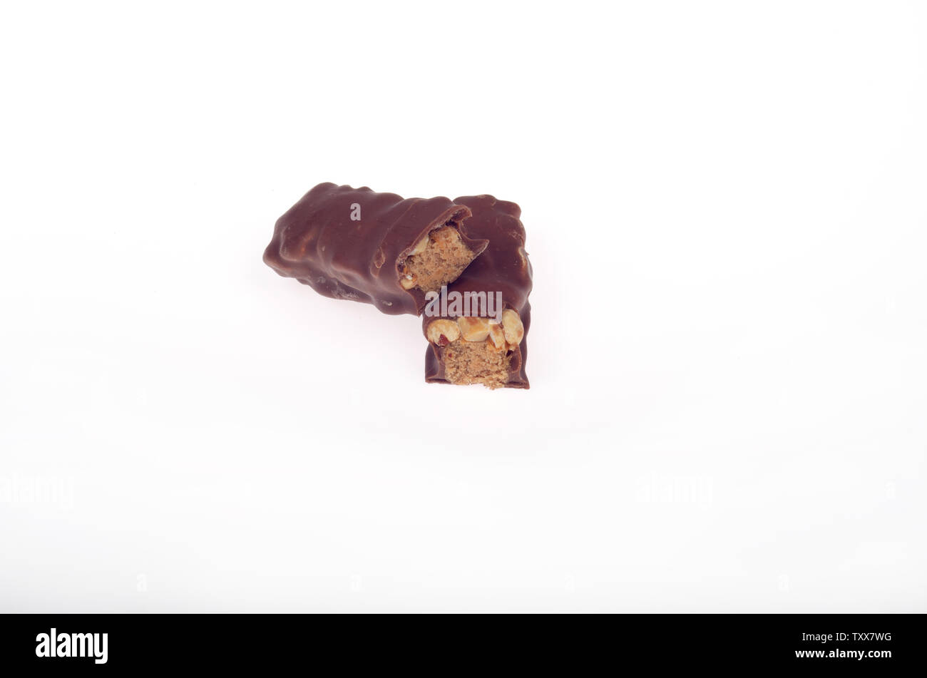 Baby Ruth candy bar torroncino con arachidi, caramello e cioccolato al latte rotto in metà mostra il riempimento Foto Stock