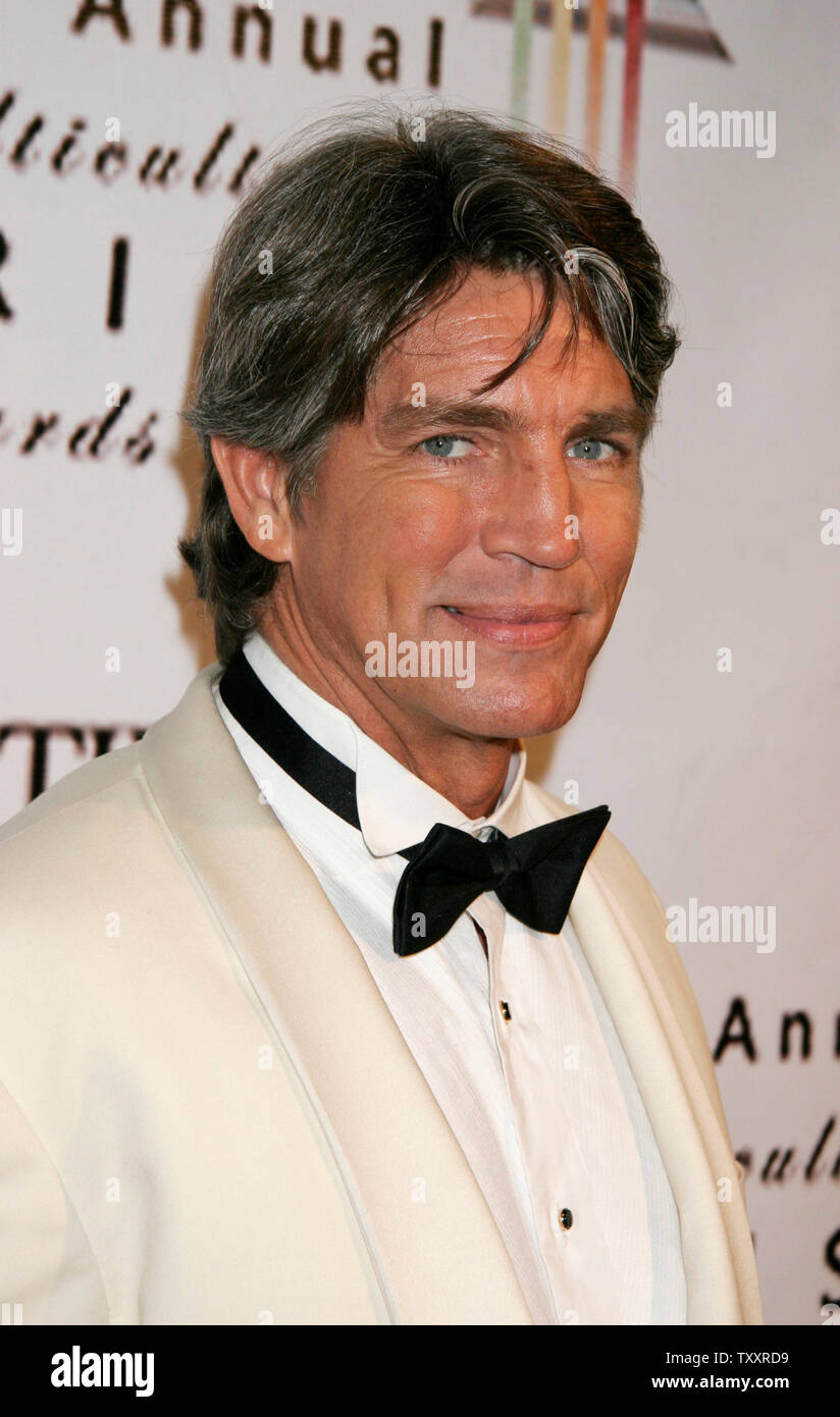 Attore Eric Roberts arriva alla nona edizione del prisma multiculturale Awards a Los Angeles il 17 dicembre 2004. (UPI foto/Francesco Specker) Foto Stock