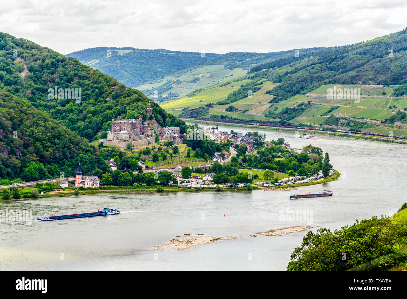 Castello Burg Reichenstein sul Medio Reno River Valley (Mittelrhein) vicino a Rudesheim am Rhein, Bingen. Assmanshausen, Hessen, Germania. Unesco Foto Stock