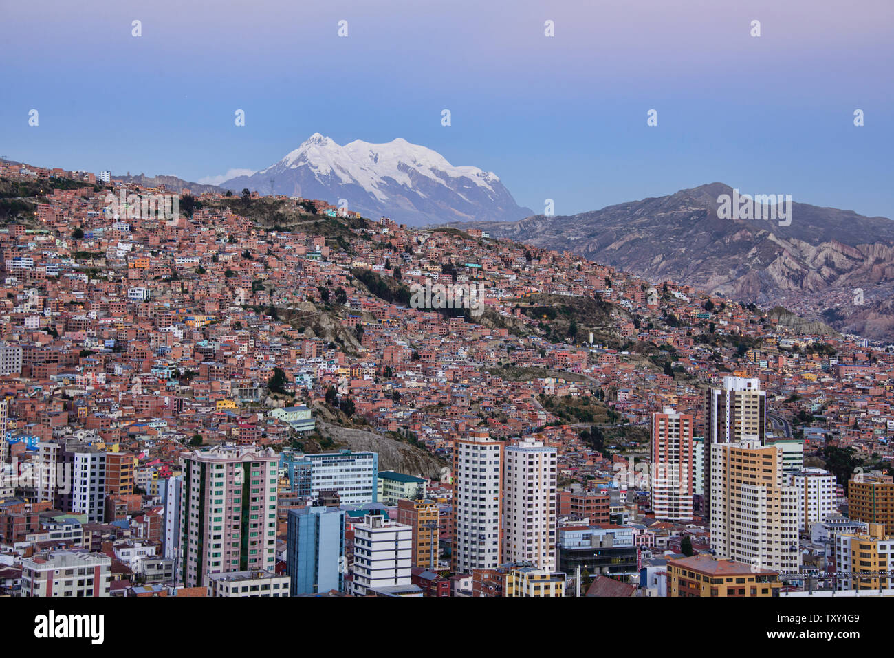 Vista della città dalla Killi Killi Viewpoint, La Paz, Bolivia Foto Stock