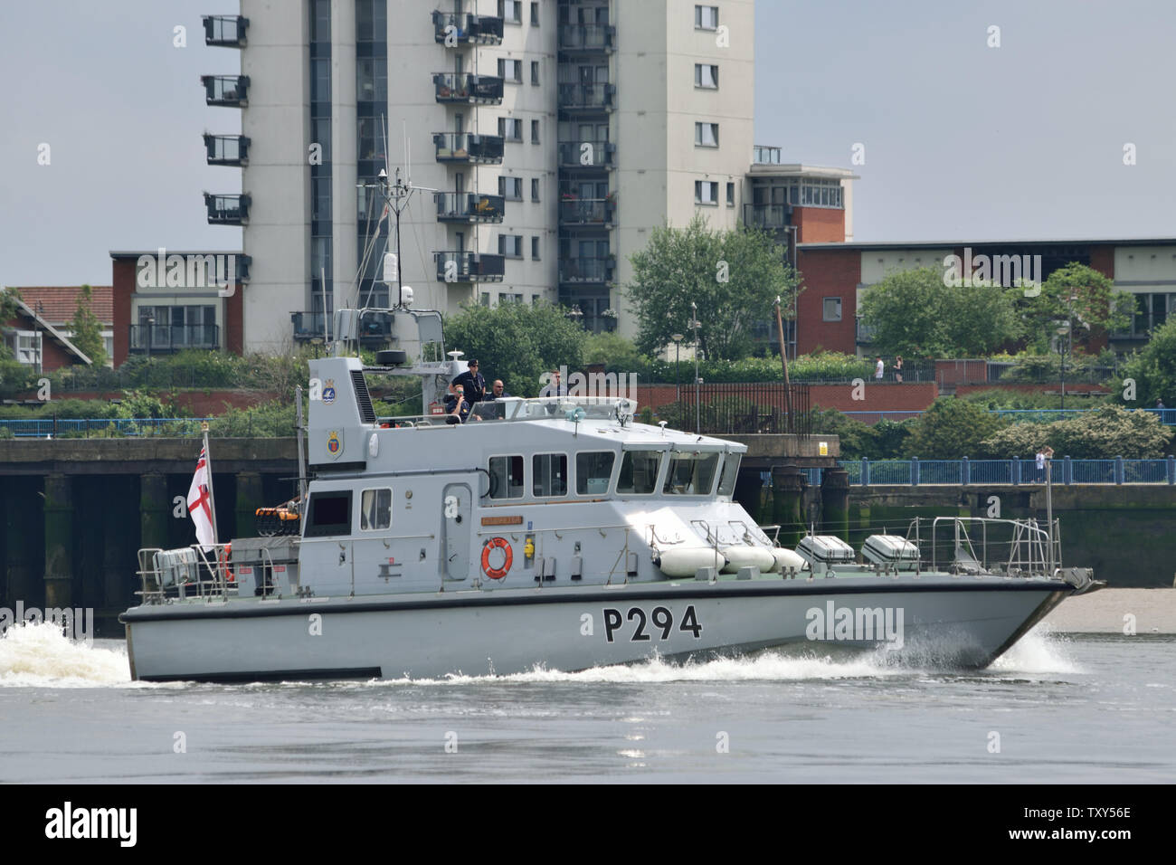 HMS Trumpeter, un arciere di classe P2000 imbarcazione di pattuglia, di Glasgow e Università di Strathclyde Royal unità navale sul fiume Tamigi a Londra Foto Stock