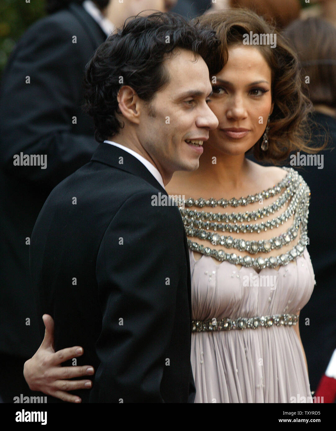 La cantante e attrice Jennifer Lopez e il marito Marc Antony arrivare per la 79th annuale di Academy Awards il Kodak Theatre di Hollywood, in California, il 25 febbraio 2007. Cinquanta Premi Oscar sarà dato per la realizzazione teatrale in 2006. (UPI foto/Terry Schmitt) Foto Stock