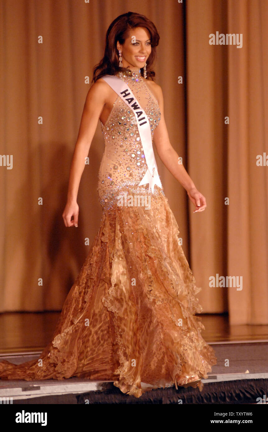 2007 Miss USA speranzoso Chanel sapienti di Honolulu, Hawaii.prende il  Palco durante l'abito da sera porzione di Miss USA 2007 concorrenza  preliminare a Los Angeles il 19 marzo 2007. (UPI foto/Jim Ruymen