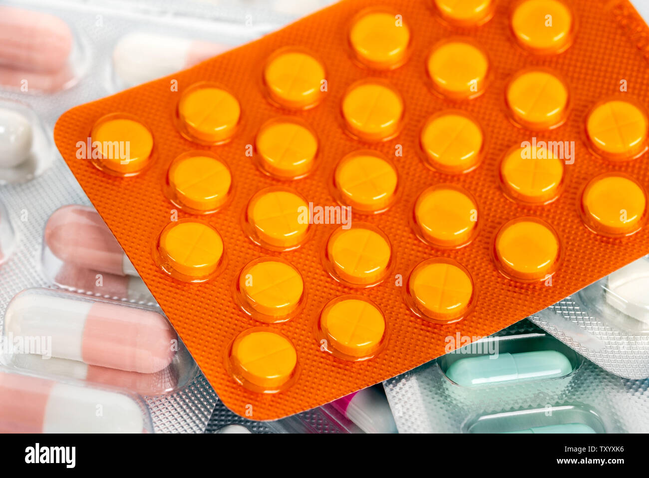 Close up di pillole e capsule in blister Foto Stock