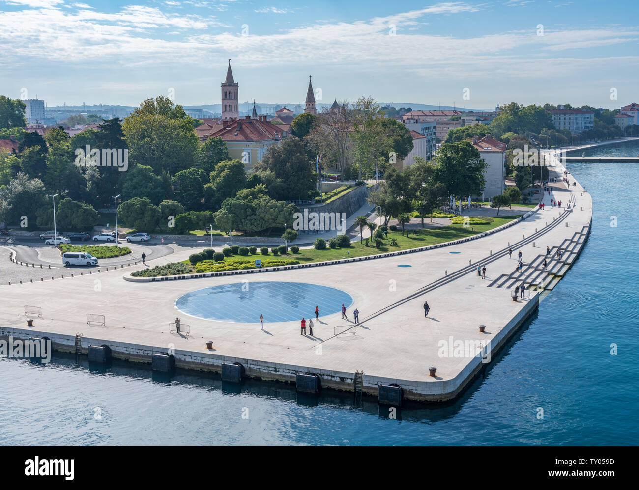 La nave di crociera avvicinando il dock al porto di Zadar in Croazia Foto Stock