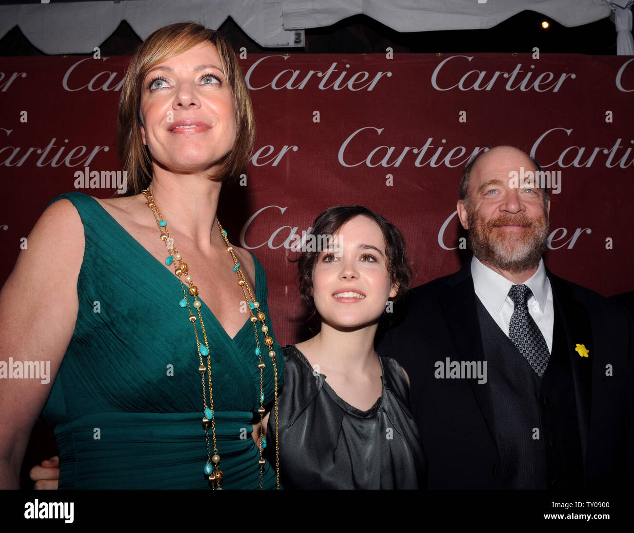 Allison Janney, pagina di Ellen e JK Simmons, membri del cast del film 'Juno' frequentare il xix annuale di Palm Springs International Film Festival Awards Gala in Palm Springs, California il 5 gennaio 2008. (UPI foto/Jim Ruymen). Foto Stock