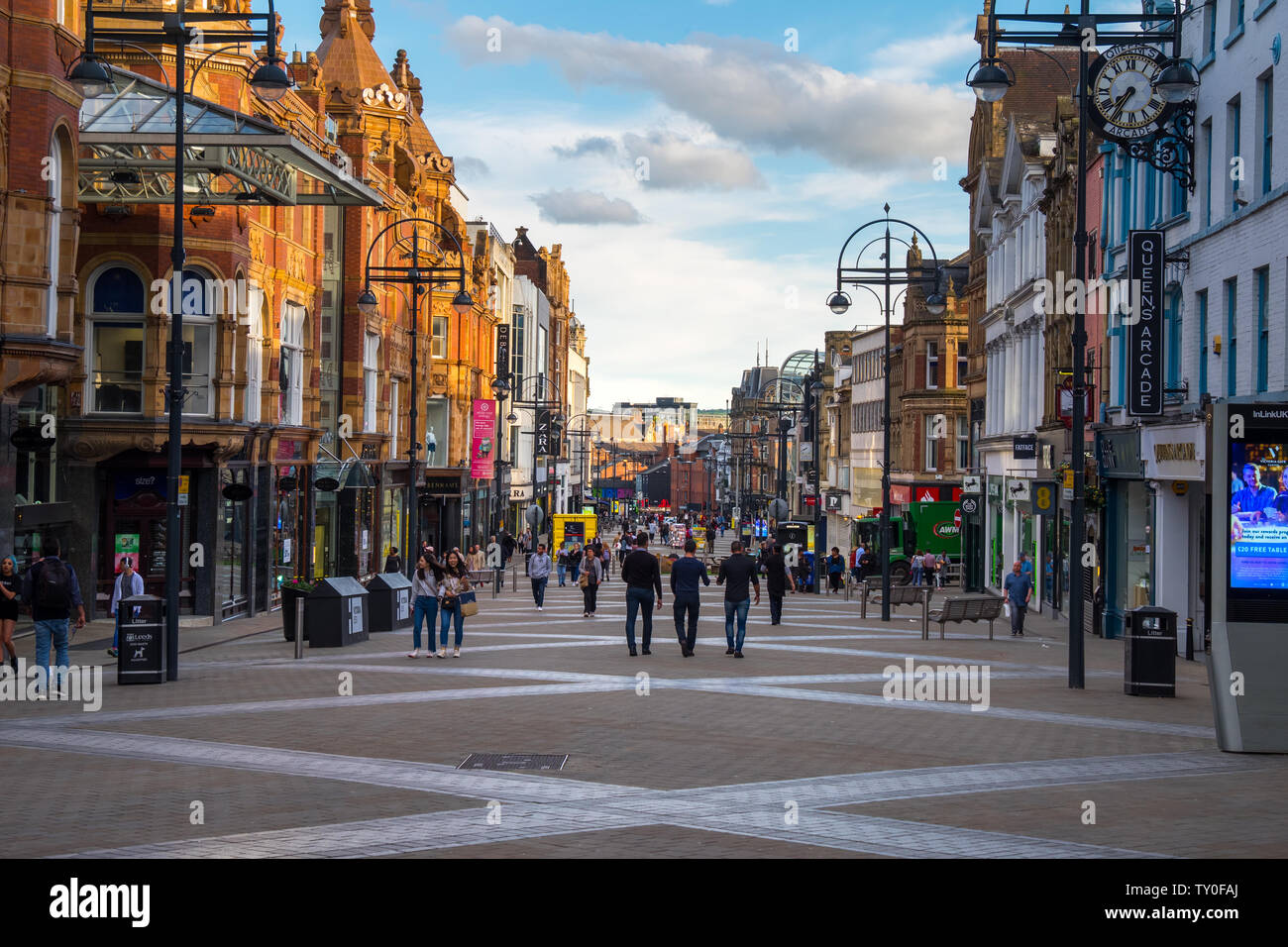 LEEDS, Regno Unito - 2 giugno 2019: Strada intorno a Leeds City Centre Regno Unito Foto Stock