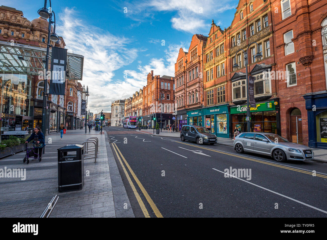 LEEDS, Regno Unito - 2 giugno 2019: Strada intorno a Leeds City Centre Regno Unito Foto Stock