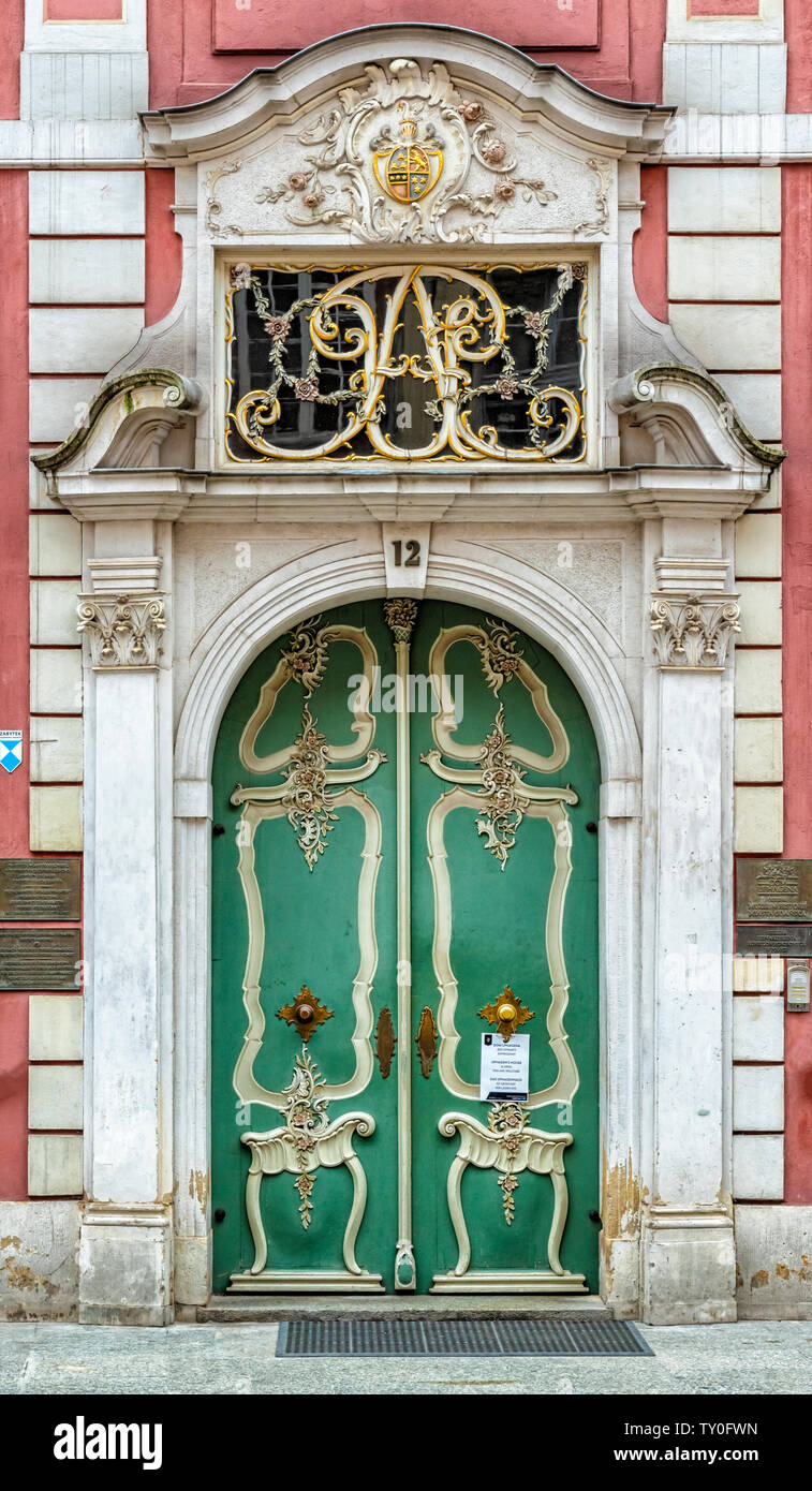 Gdansk, Polonia - Feb 14, 2019: vista presso le storiche porte di entrata nella Uphagen House a lunga strada Dluga chiamato a Danzica, Polonia. Foto Stock