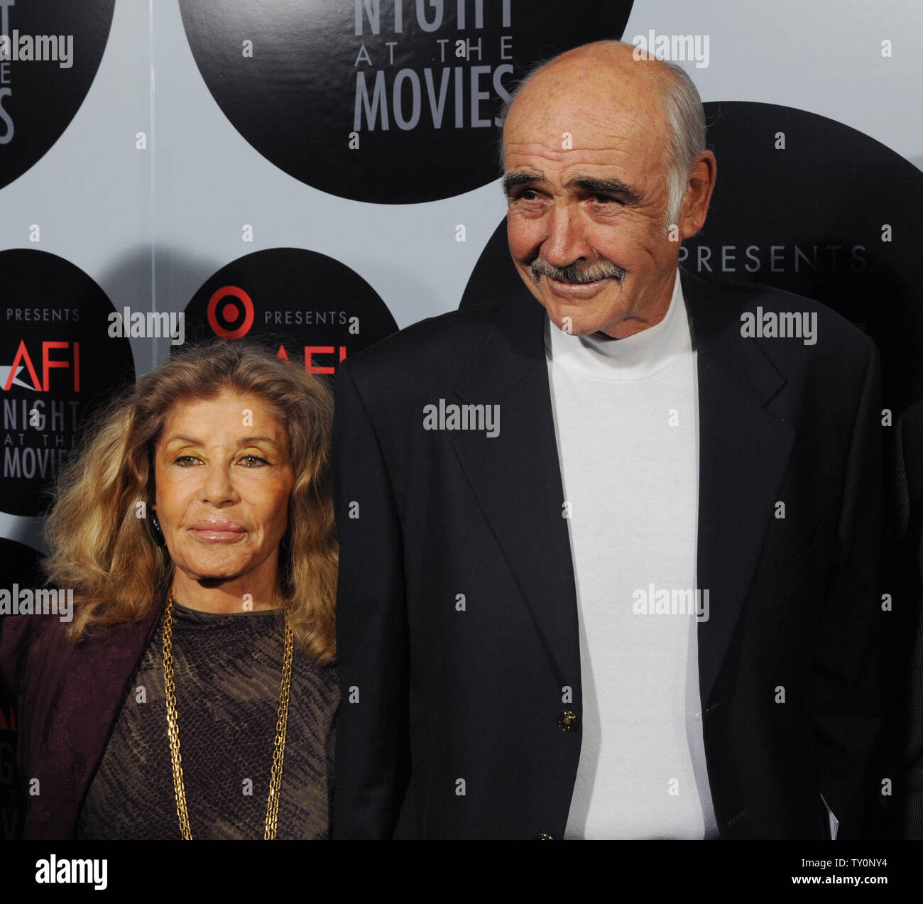 Sean connery wife micheline roquebrune immagini e fotografie stock ad ...