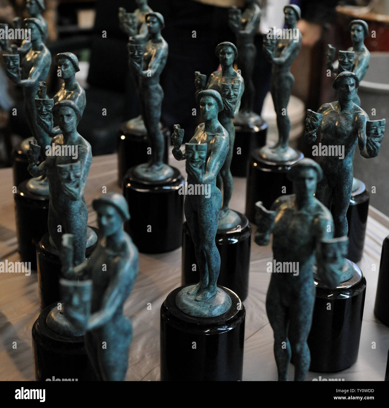 Finito di premio di cooperativa di attori di schermo le statuine sono visualizzate in American Fine Arts Fonderia di Burbank, in California, il 14 gennaio 2009. L'attore statuette saranno consegnati ai vincitori durante la quindicesima SAG Awards che si terrà il 25 gennaio a Los Angeles. (UPI foto/Jim Ruymen) Foto Stock