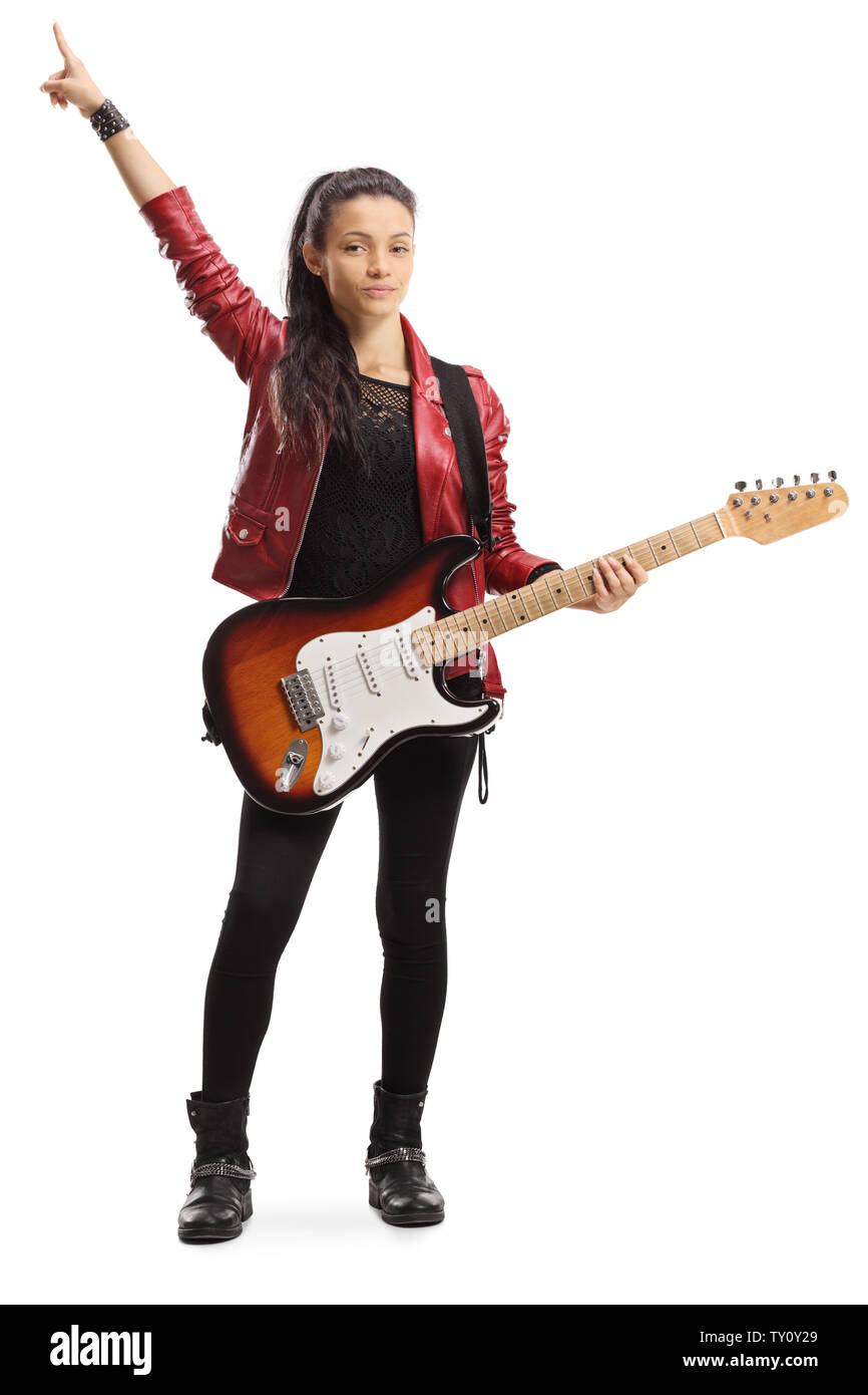 A piena lunghezza Ritratto di una donna con una chitarra basso permanente e la rivolta verso l'alto isolato su sfondo bianco Foto Stock