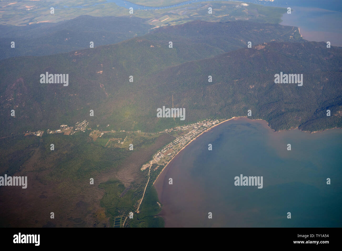 Vista aerea del Yarrabah, vicino a Cairns, Queensland, Australia. N. PR Foto Stock