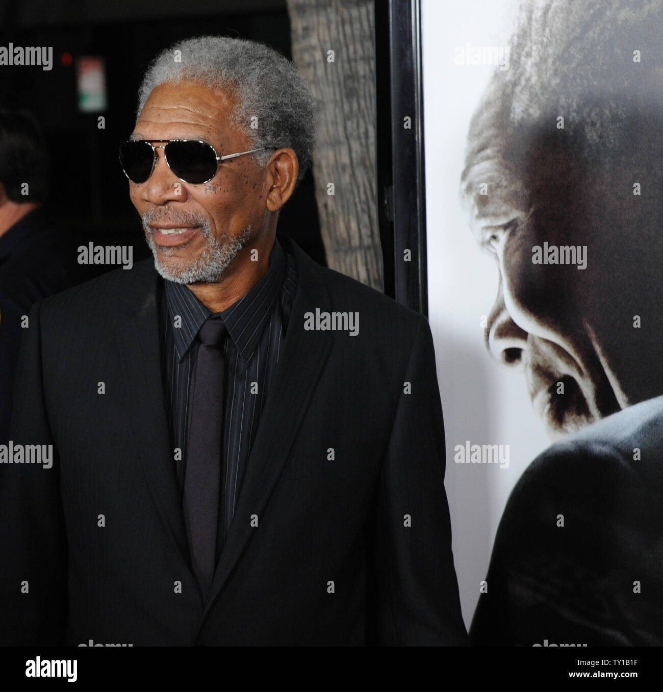 Attore Morgan Freeman arriva a Los Angeles prima di direttore di Clint  Eastwood, dramma biografico motion picture " Invictus " di Beverly Hills,  la California il 3 dicembre 2009. Freeman raffigura Nelson