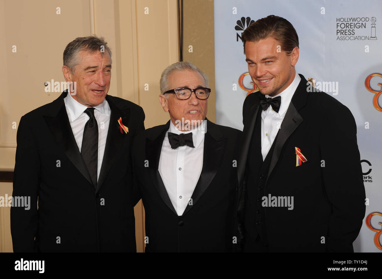 Martin Scorsese (C) appare dietro le quinte con Robert De Niro (L) e Leonardo DiCaprio in 67th Annuale di Golden Globe Awards presso il Beverly Hilton on gennaio 17, 2010 a Beverly Hills, la California. Scorsese è stato dato il Cecil B DeMille Award. UPI /Jim Ruymen Foto Stock