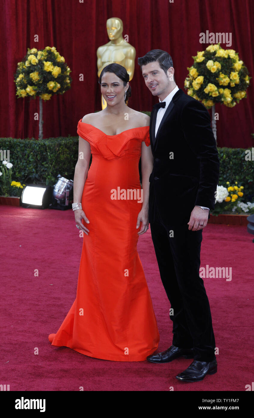 Paula Patton arriva con il marito Robin Thicke all'ottantaduesima annuale di Academy Awards in Hollywood il 7 marzo 2010. UPI/David Silpa Foto Stock