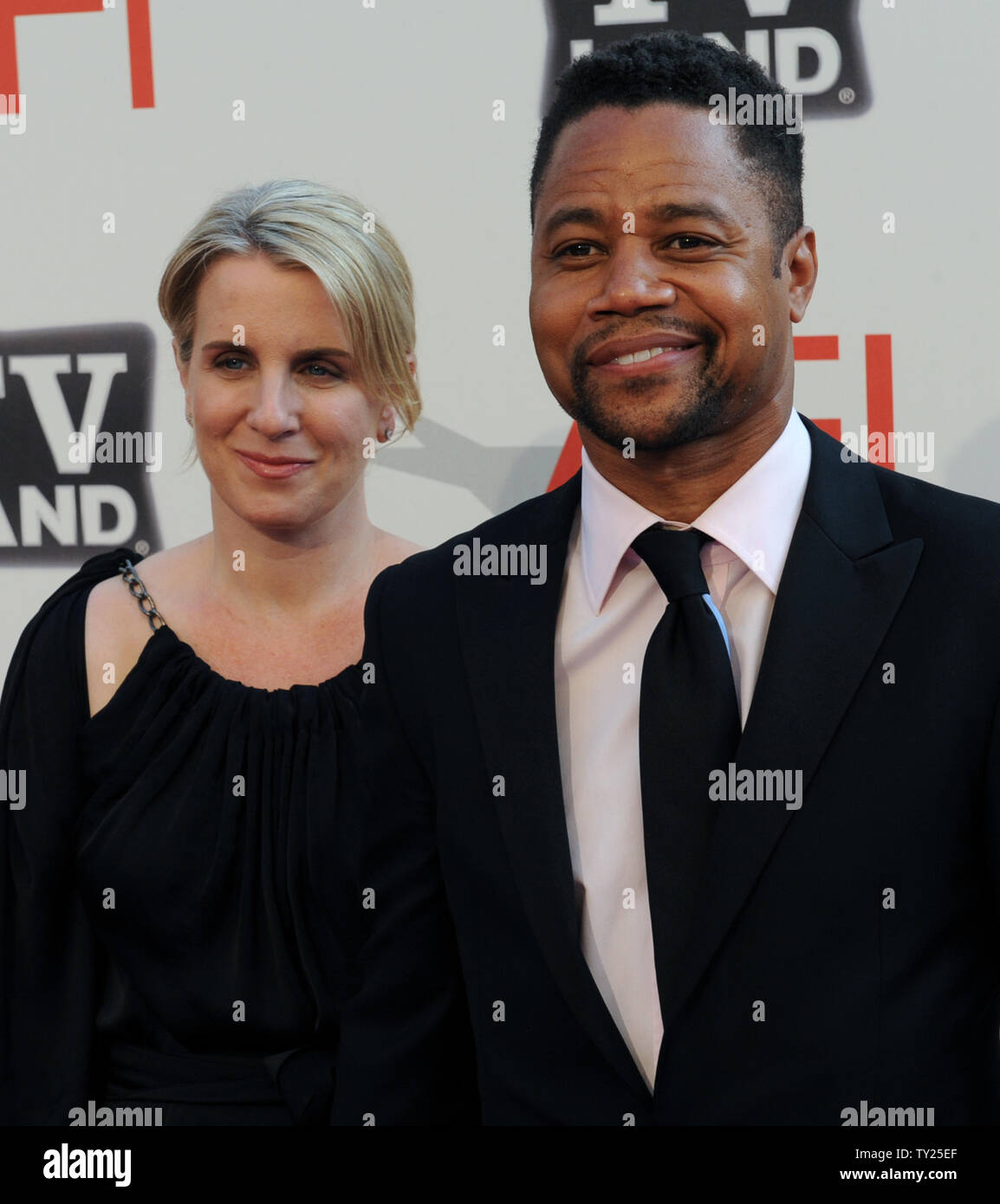 Attore Cuba Gooding Jr. e sua moglie Sara Kapfer arrivare per la nastratura  delle 'TV Land presenta: AFI Life Achievement Award in onore di Morgan  Freeman', alla Sony Studios di Culver City