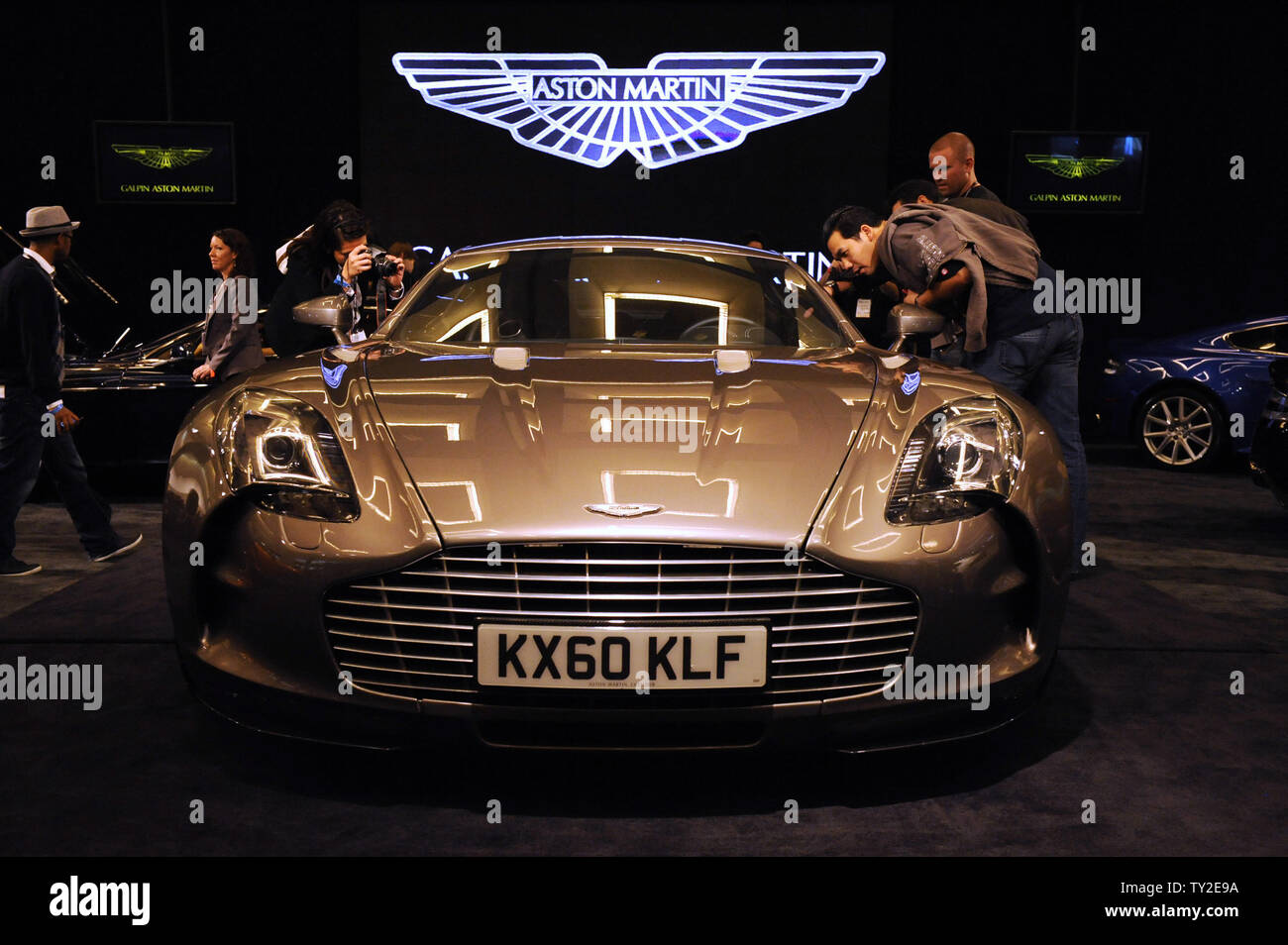 La Aston Martin uno-77 è in mostra presso il Los Angeles Auto Show tenutosi presso il Convention Centre di Los Angeles il 17 novembre 2011. UPI/Fil McCarten Foto Stock