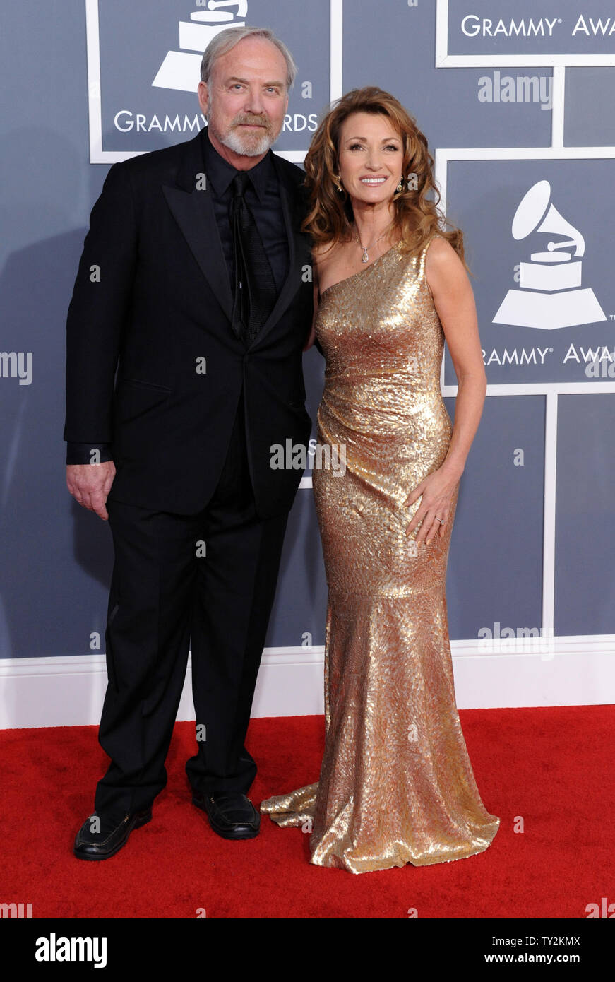 L'attrice Jane Seymour e suo marito, attore James Keach arrivano al 54th Annual Grammy Awards a Staples Center a Los Angeles il 12 febbraio 2012. UPI/Jim Ruymen Foto Stock