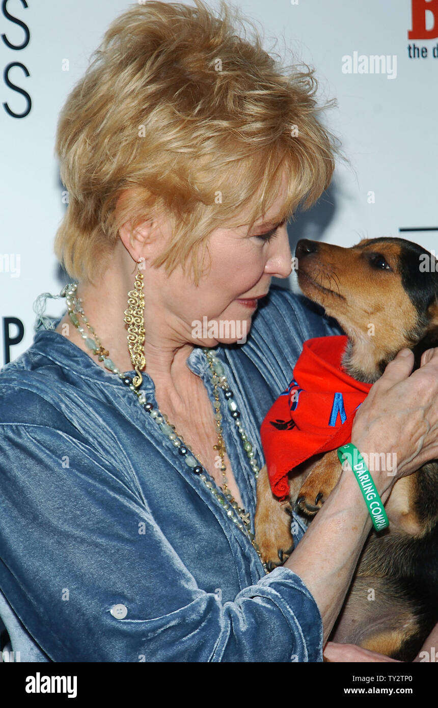 L'attrice Dee Wallace, un membro del cast in motion picture drama 'cara Companion', frequenta la premiere del film al teatro egiziano nella sezione di Hollywood di Los Angeles il 17 aprile 2012. UPI/Jacqui Wong Foto Stock