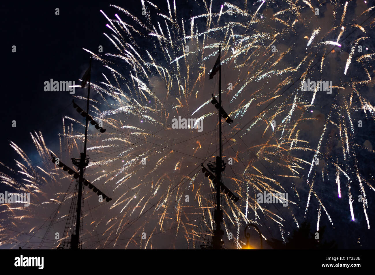 Fuochi d'artificio nave yacht avventura di viaggio Foto Stock