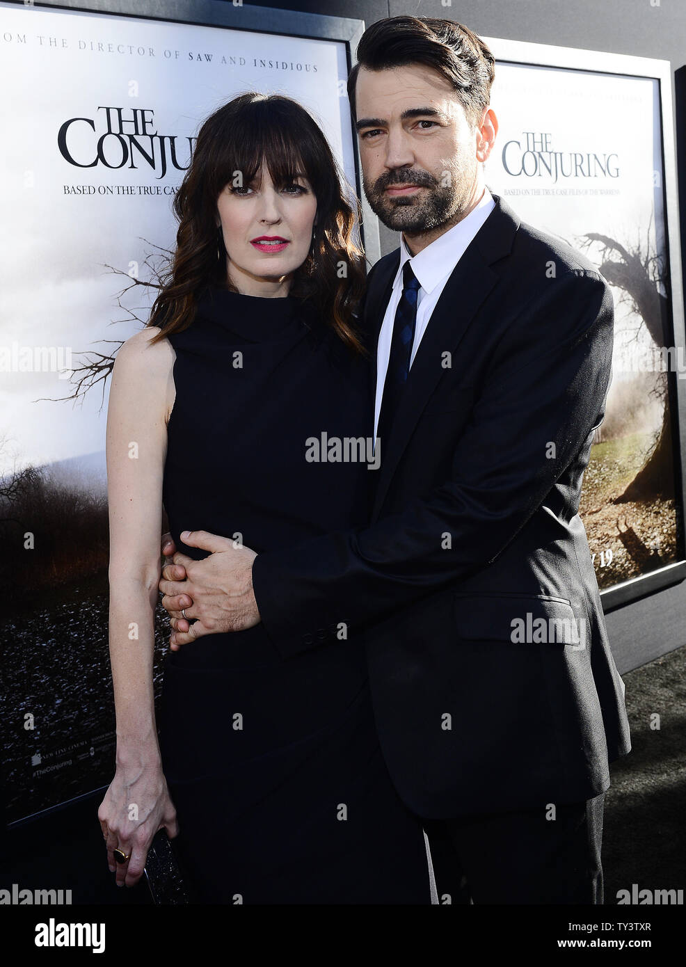 Ron Livingston assiste con la moglie Rosemarie DeWitt premiere di 'la prestidigitazione' alla Cupola di Glossari Affini a Los Angeles il 15 luglio 2013. Basato su una storia vera, il film narra del rinomato in tutto il mondo gli investigatori paranormali ed e Lorraine Warren e come essi sono stati chiamati per aiutare una famiglia terrorizzati a un casale appartato. UPI/Jim Ruymen Foto Stock