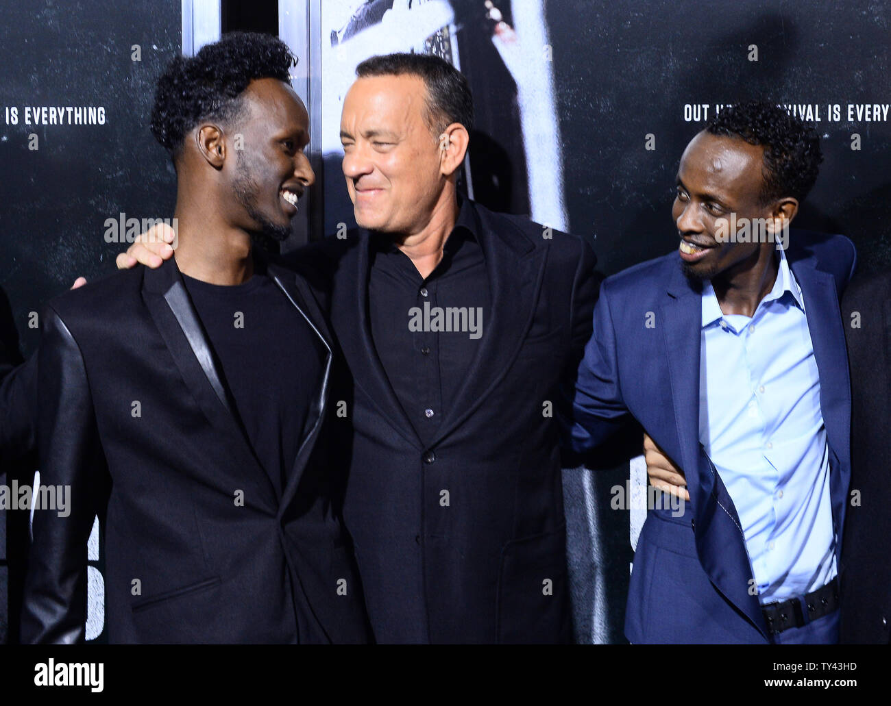 I Cast Members Mahat M. Ali, Tom Hanks, e Barkhad Abdi (L-R) partecipare alla premiere di biografico motion picture thriller 'Capitano Phillips' alla Academy of Motion Picture Arts & Sciences di Beverly Hills, la California il 30 settembre 2013. Il film è la storia vera di un Capitano Richard Phillips e Stati Uniti contrassegnato MV Maersk Alabama il dirottamento di 2009 da pirati somali. L'Alabama è stato il primo americano nave da carico per essere dirottato in duecento anni. UPI/Jim Ruymen Foto Stock