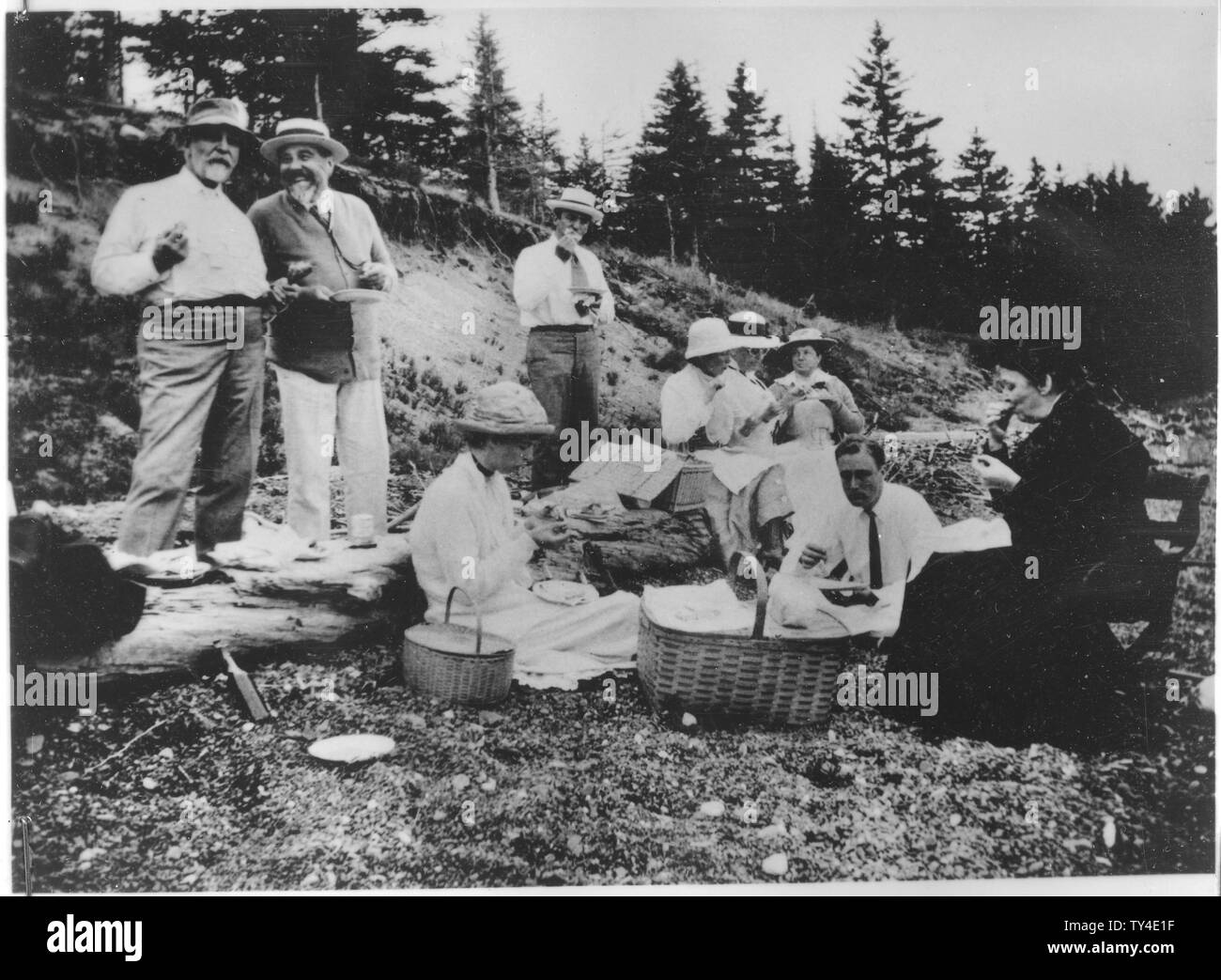 Roosevelt e Eleanor Roosevelt con Sara Delano Roosevelt in foto di gruppo in Campobello Foto Stock