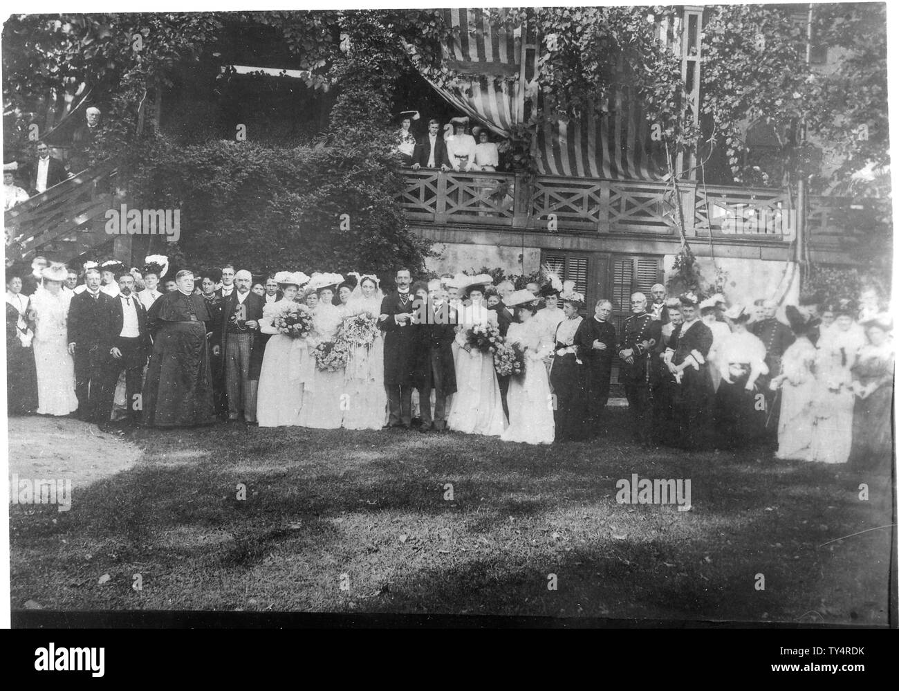 Roosevelt con Sara Delano Roosevelt in foto di gruppo al matrimonio di Francesca Pell a Sir Martin Archer Foto Stock