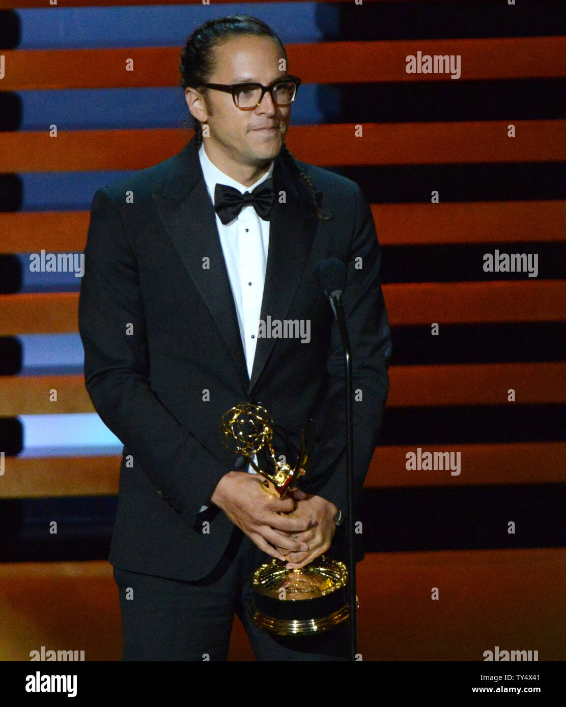 Cary Fukunaga accetta il premio per il miglior regia per una serie di dramma per il suo lavoro su "vero detective' - 'chi ci va' durante il Primetime Emmy Awards presso il Nokia Theatre di Los Angeles il 25 agosto 2014. UPI/Pat Benic Foto Stock