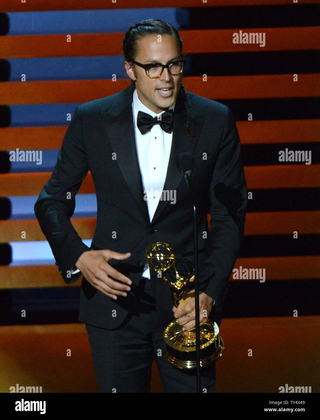 Cary Fukunaga accetta il premio per il miglior regia per una serie di dramma per il suo lavoro su "vero detective' - 'chi ci va' durante il Primetime Emmy Awards presso il Nokia Theatre di Los Angeles il 25 agosto 2014. UPI/Pat Benic Foto Stock