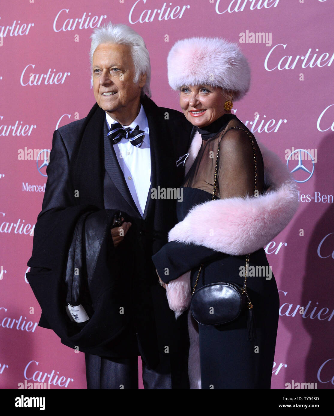 Il cantante Jack Jones, a sinistra e a Eleonora Jones partecipare alla XXVI  edizione Palm Springs International Film Festival Awards Gala a Palm  Springs Convention Center di Palm Springs, California il 3