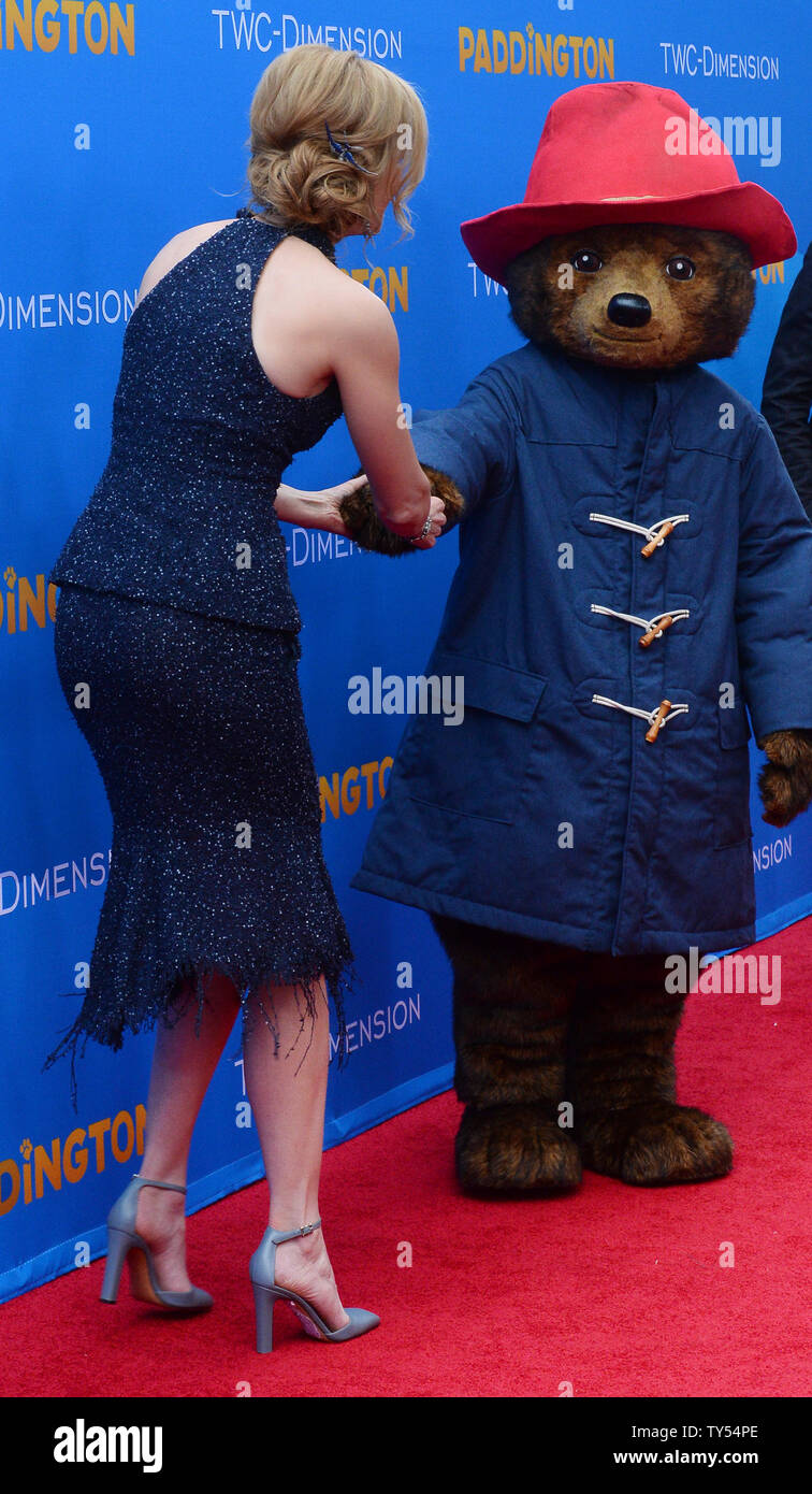 Membro del cast Nicole Kidman assiste la premiere del motion picture commedia "Paddington'' a TCL teatro cinese nella sezione di Hollywood di Los Angeles il 10 gennaio 2015. Trama: un giovane peruviano orso con una passione per tutte le cose British viaggi a Londra in cerca di una casa. Vedendosi perduto e da solo alla stazione di Paddington, comincia a rendersi conto che la vita in città non è tutto quello che aveva immaginato - fino a quando non incontra il gentilmente Brown, famiglia che leggere l'etichetta intorno al suo collo ("si prega di guardare dopo questo orso. Grazie.') e offrirgli un rifugio temporaneo. Sembra come se la sua fortuna è cambiato fino al Foto Stock